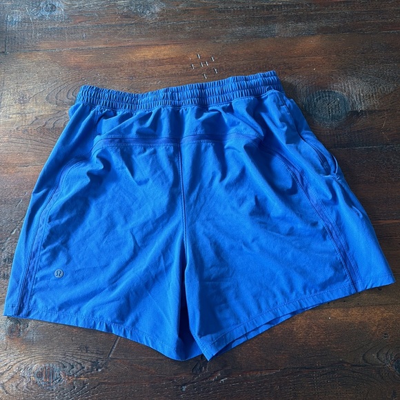 lululemon Pace Breaker Linerless Short 5” size L - Picture 5 of 7